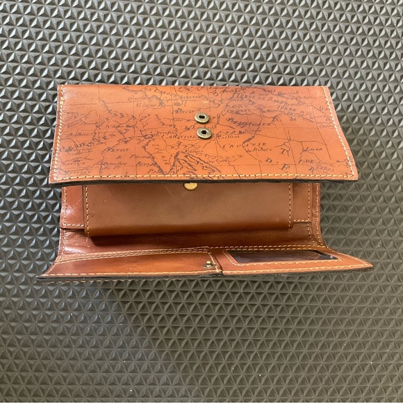 Patricia Nash Terresa Riot Rust Signature Map Print Leather Wallet - Picture 3 of 4